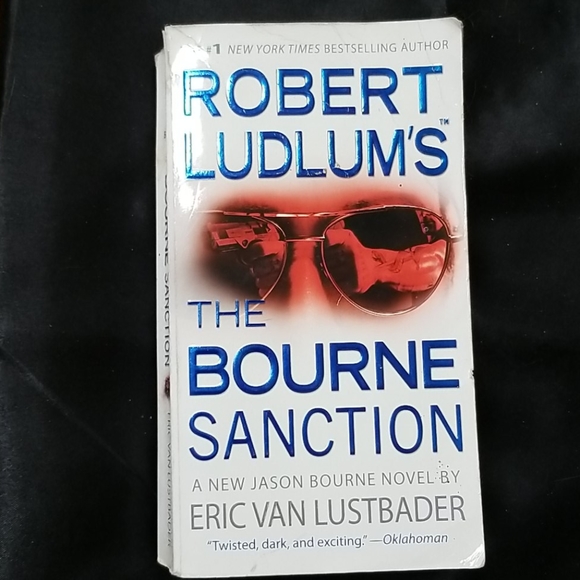 📚ROBERT LUDLUM and KEN FOLLETT PAPERBACKS - Picture 2 of 6